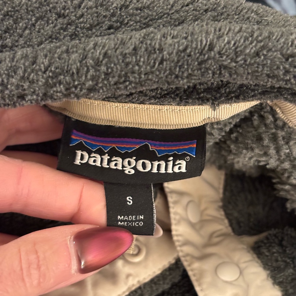 Patagonia Charcoal Fleece with Cream Accent - Picture 9 of 10